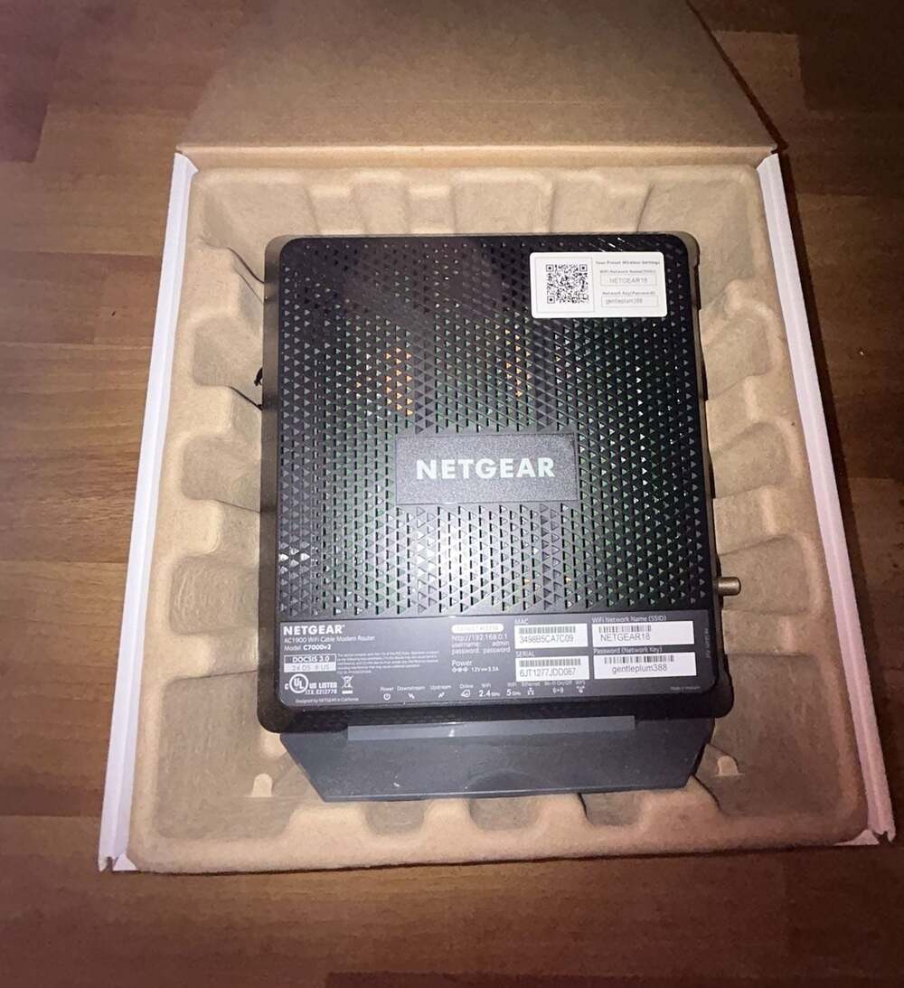 Netgear Nighthawk AC1900 WiFi Cable Modem Router (Model C7000) - Picture 5 of 7